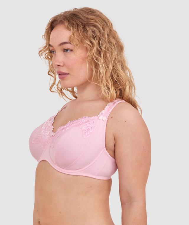 Tay G wears a size 12DD bra and size 12 underwear. She is 161cm tall and has measurements of 92cm bust a 71cm waist and 101cm hips.