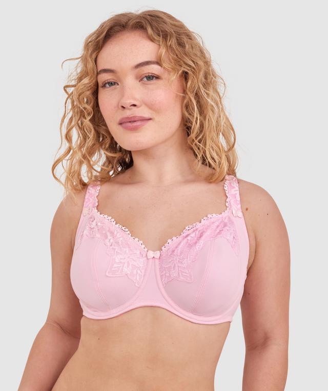 Tay G wears a size 12DD bra and size 12 underwear. She is 161cm tall and has measurements of 92cm bust a 71cm waist and 101cm hips.