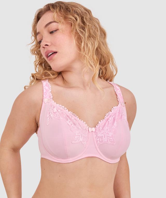 Tay G wears a size 12DD bra and size 12 underwear. She is 161cm tall and has measurements of 92cm bust a 71cm waist and 101cm hips.