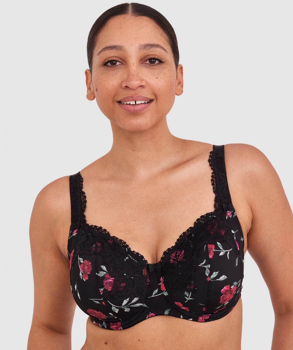 Terri-Leigh wears a size 12DD and size 12 underwear. She is a size 12 Is 177cm tall with a 98cm bust and 79cm waist and 79cm hips.