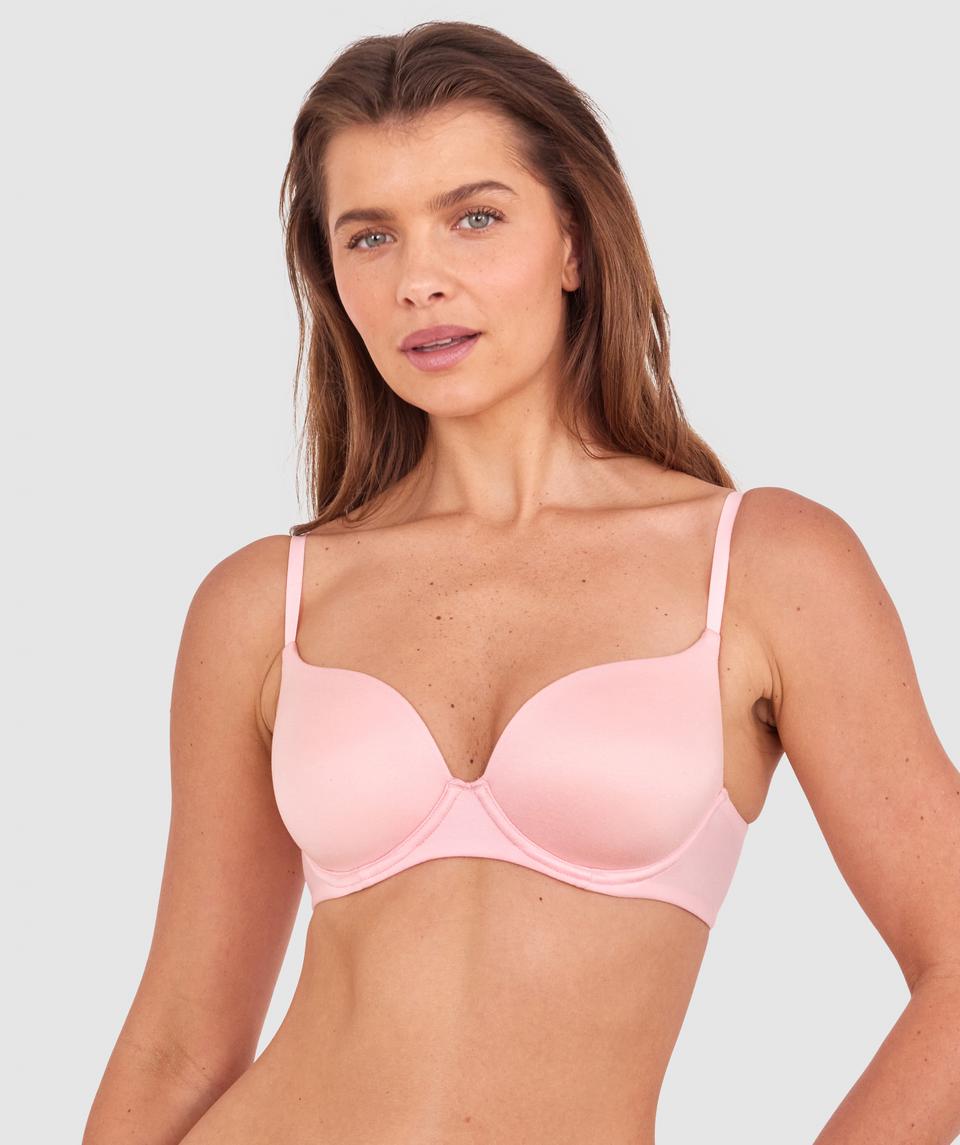 Kris wears a size 10C bra and size 10 underwear. She is 181cm tall and has measurements of 84cm bust a 66cm waist and 99cm hips.