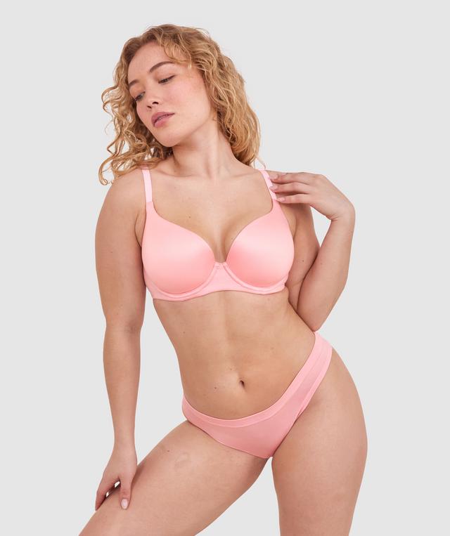 Tay G wears a size 12DD bra and size 12 underwear. She is 161cm tall and has measurements of 92cm bust a 71cm waist and 101cm hips.