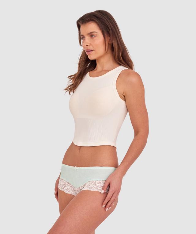 Kris wears a size 10C bra and size 10 underwear. She is 181cm tall and has measurements of 84cm bust a 66cm waist and 99cm hips.