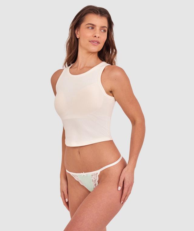 Kris wears a size 10C bra and size 10 underwear. She is 181cm tall and has measurements of 84cm bust a 66cm waist and 99cm hips.