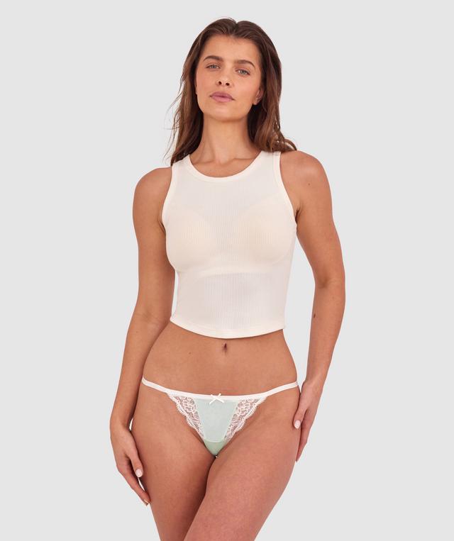 Kris wears a size 10C bra and size 10 underwear. She is 181cm tall and has measurements of 84cm bust a 66cm waist and 99cm hips.