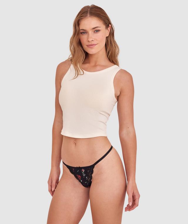Sianie  wears a size 10 B/C bra and size 10 underwear. She is 175cm tall and has measurements of 85cm bust a 66cm waist and 93cm hips.