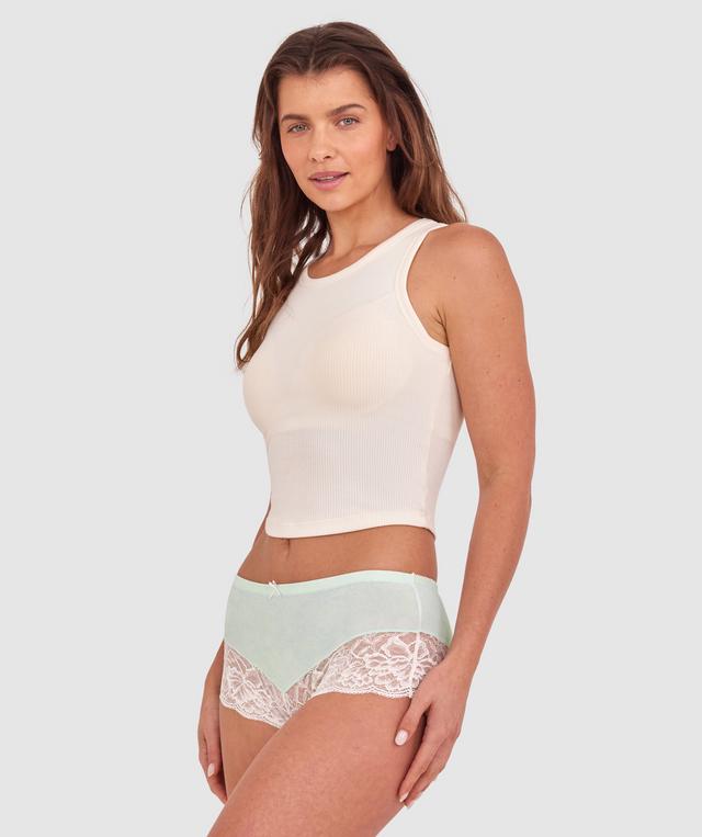 Kris wears a size 10C bra and size 10 underwear. She is 181cm tall and has measurements of 84cm bust a 66cm waist and 99cm hips.