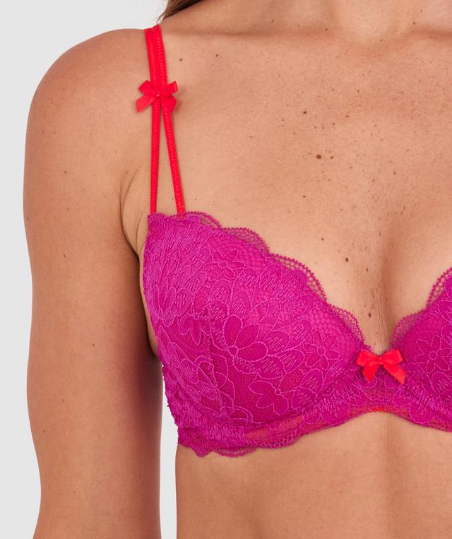 Kris wears a size 10C bra and size 10 underwear. She is 181cm tall and has measurements of 84cm bust a 66cm waist and 99cm hips.
