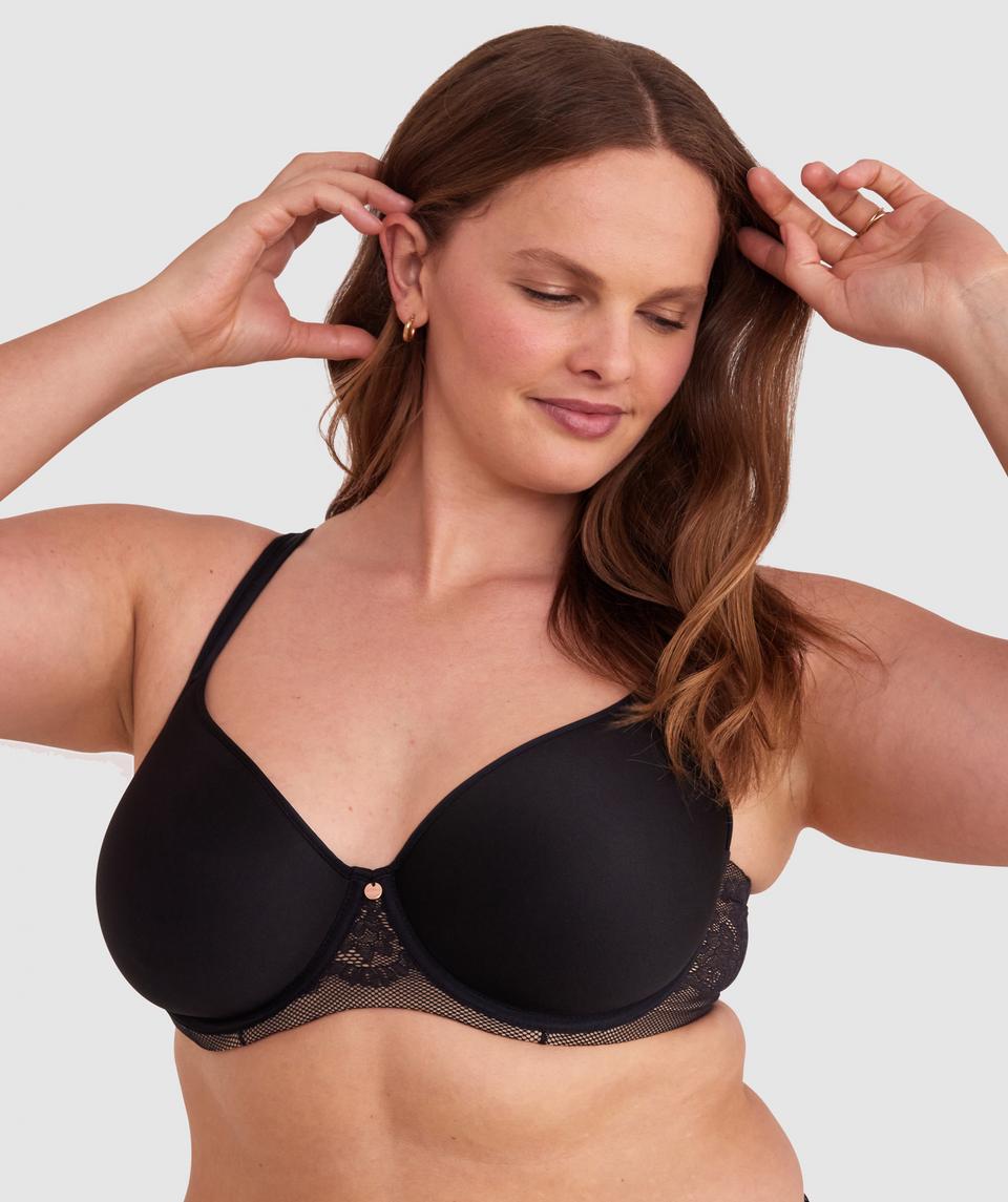 Jesikah is wearing a 16DD/XL top and 16/XL bottom, with bust 97cm/38in, waist 82cm/32in, and hip 111cm/44in. She stands at 173cm/5'8in.