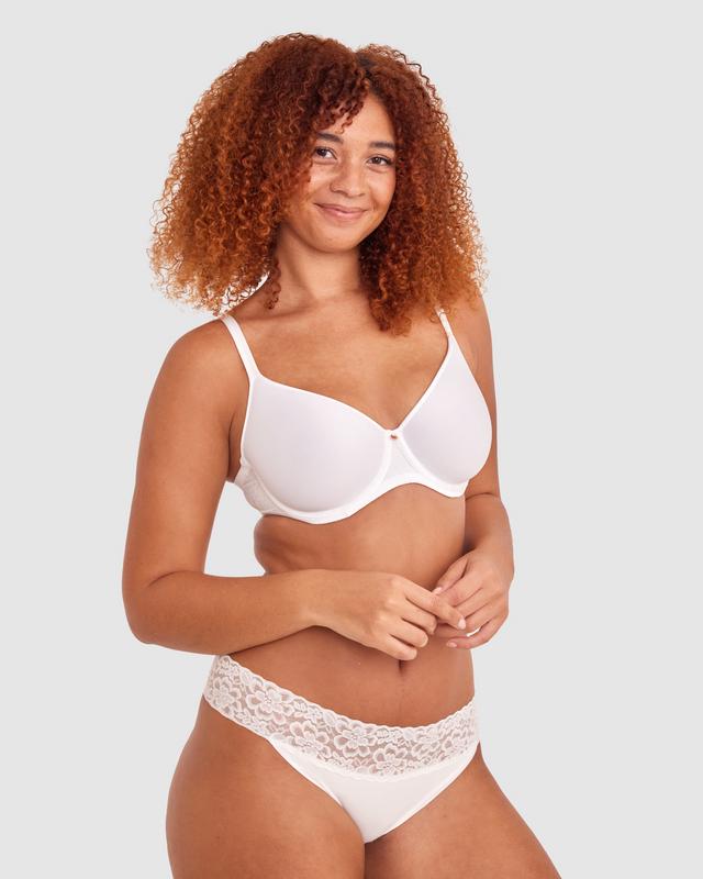 Zara is wearing a 12DD top and 12 bottom, with bust 89cm/35in, waist 71cm/28in, and hip 102cm/40in. She stands at 180cm/5'11in.