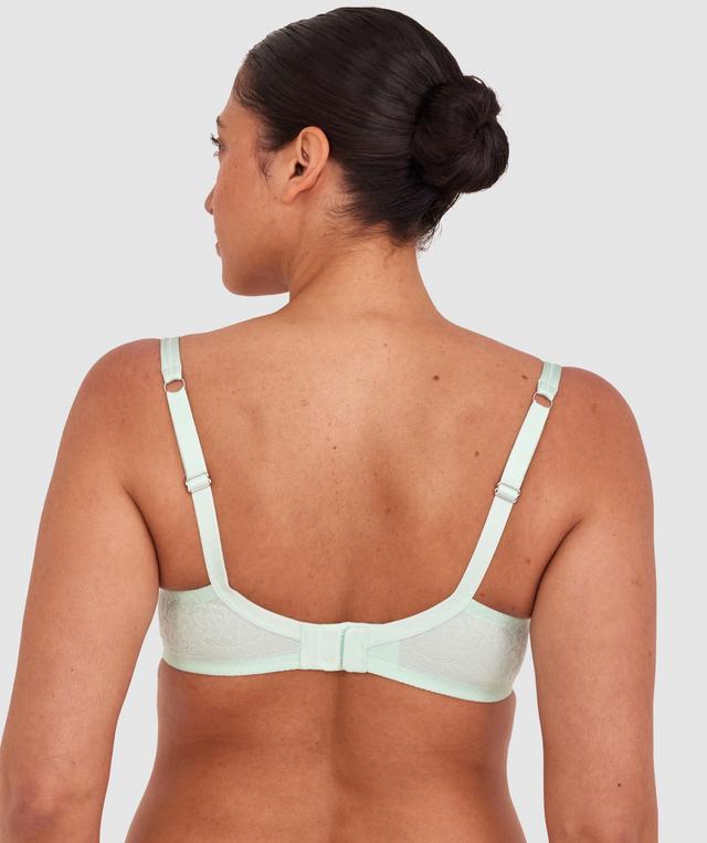Terri-Leigh wears a size 12DD and size 12 underwear. She is a size 12 Is 177cm tall with a 98cm bust and 79cm waist and 79cm hips.