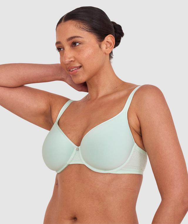 Terri-Leigh wears a size 12DD and size 12 underwear. She is a size 12 Is 177cm tall with a 98cm bust and 79cm waist and 79cm hips.