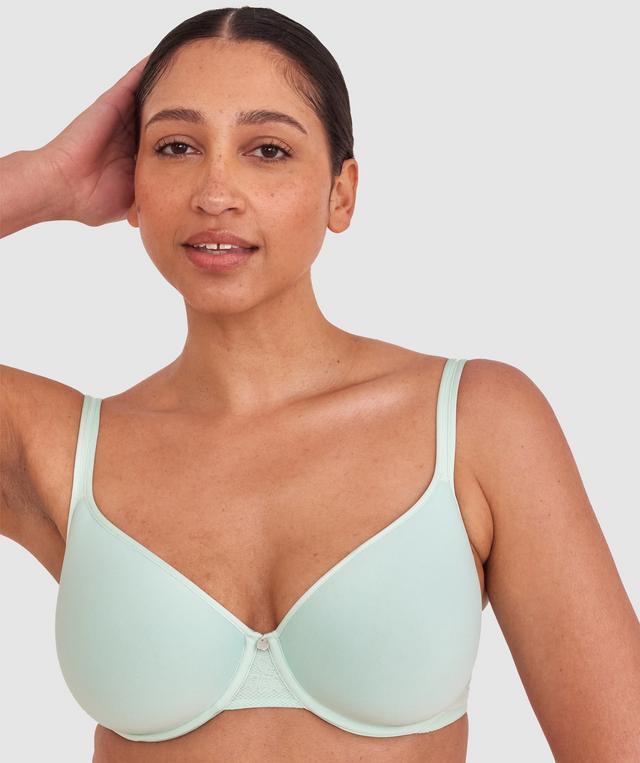 Terri-Leigh wears a size 12DD and size 12 underwear. She is a size 12 Is 177cm tall with a 98cm bust and 79cm waist and 79cm hips.