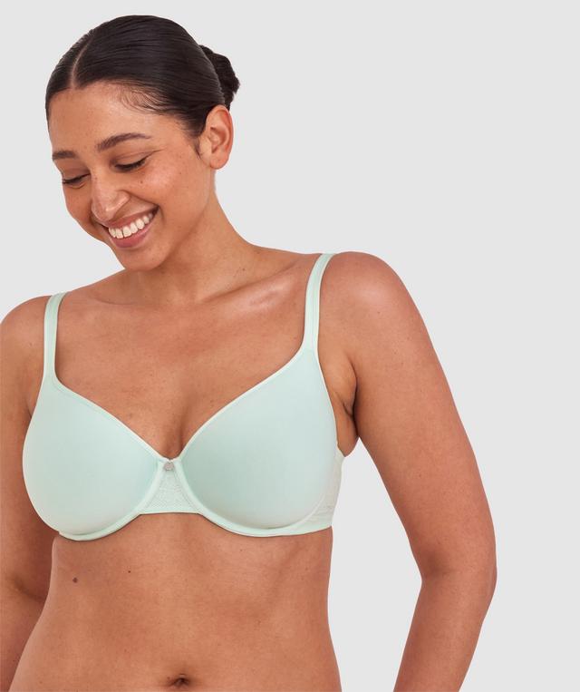 Terri-Leigh wears a size 12DD and size 12 underwear. She is a size 12 Is 177cm tall with a 98cm bust and 79cm waist and 79cm hips.