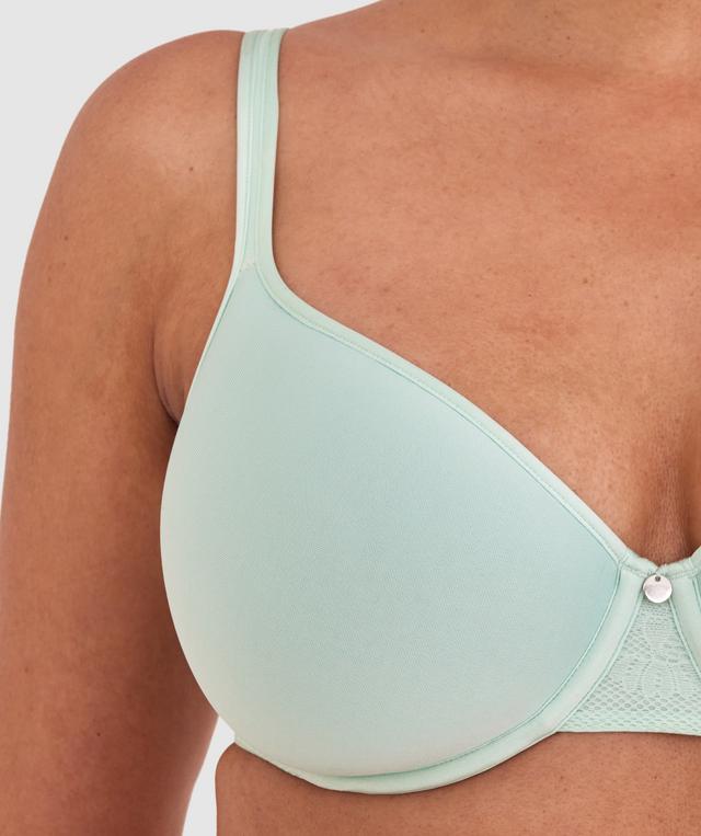 Terri-Leigh wears a size 12DD and size 12 underwear. She is a size 12 Is 177cm tall with a 98cm bust and 79cm waist and 79cm hips.