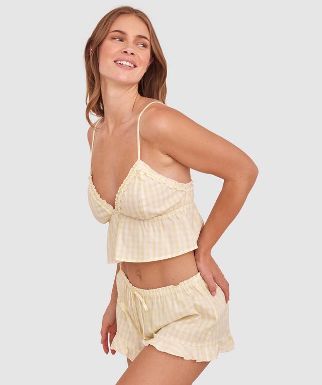 Sianie wears a size 10 B/C bra and size 10 underwear. She is 175cm tall and has measurements of 85cm bust a 66cm waist and 93cm hips.