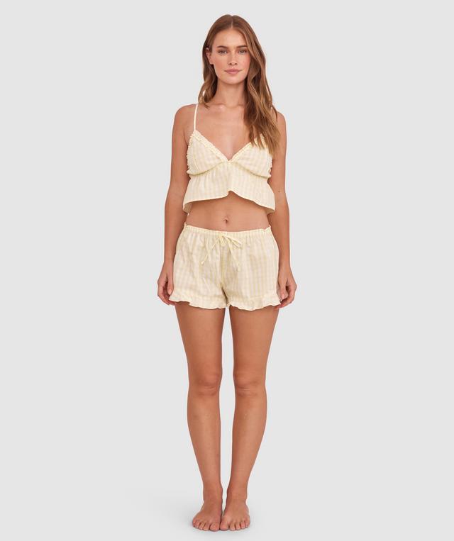 Sianie wears a size 10 B/C bra and size 10 underwear. She is 175cm tall and has measurements of 85cm bust a 66cm waist and 93cm hips.