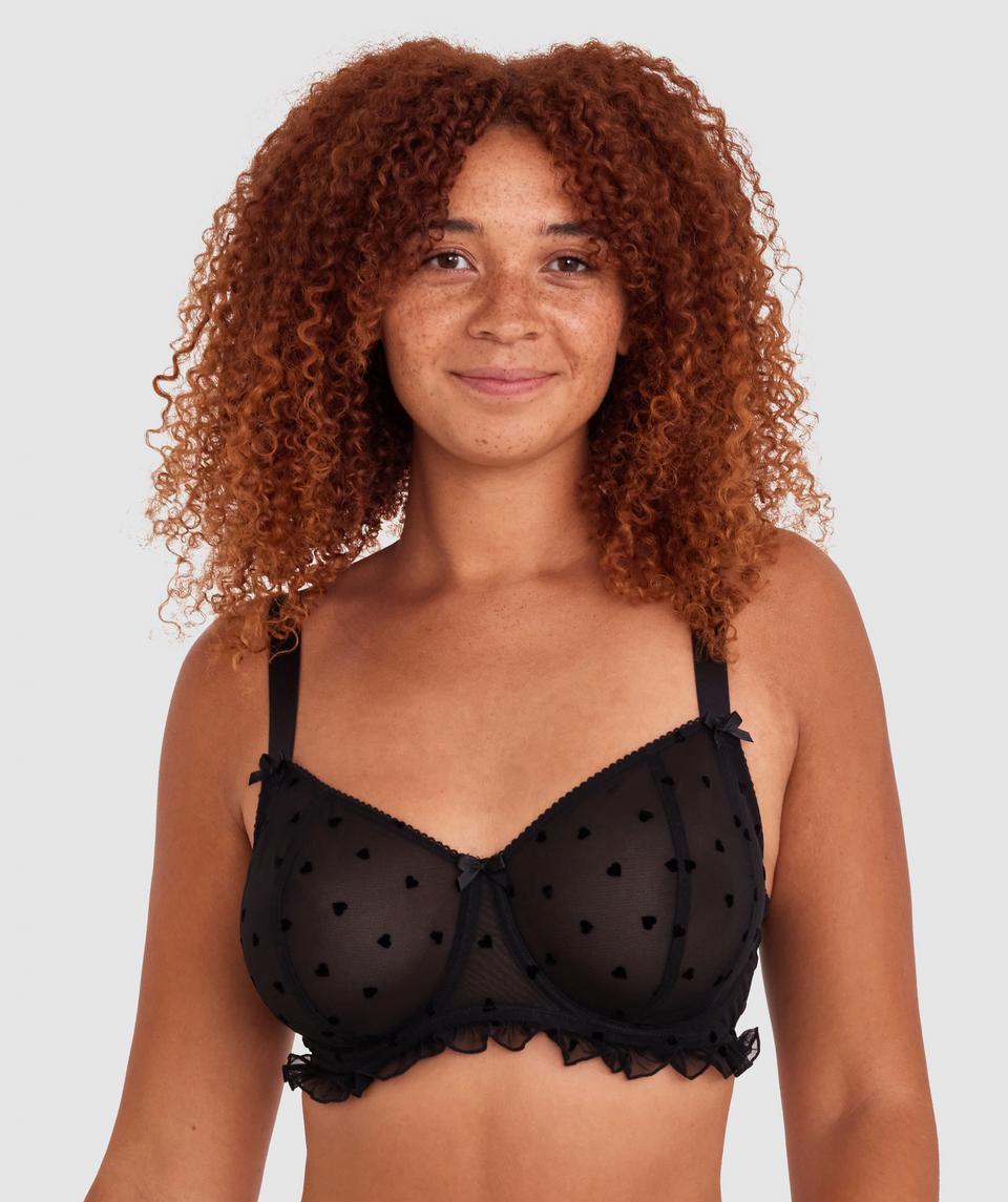 Zara is wearing a 12DD top and 12 bottom, with bust 89cm/35in, waist 71cm/28in, and hip 102cm/40in. She stands at 180cm/5'11in.