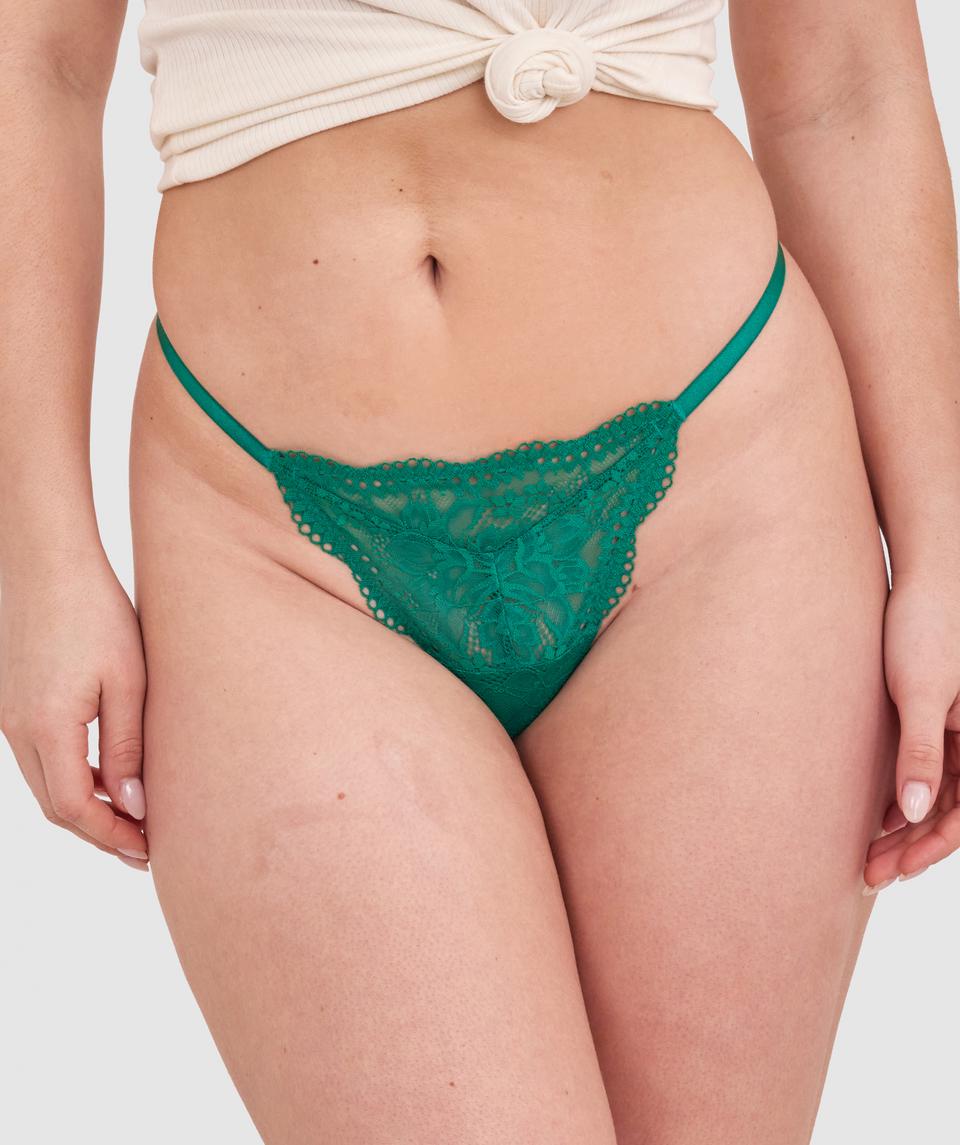 Tay G wears a size 12DD bra and size 12 underwear. She is 161cm tall and has measurements of 92cm bust, a 71cm waist and 101cm hips.