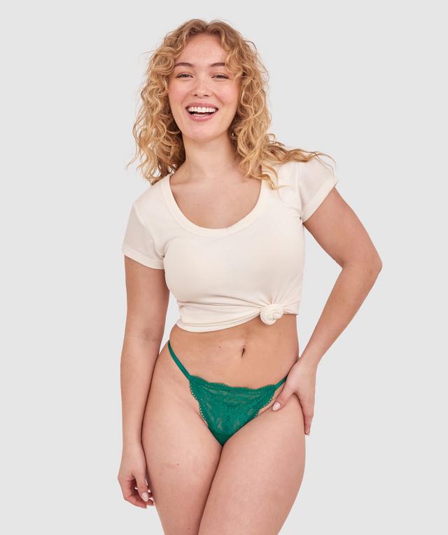 Tay G wears a size 12DD bra and size 12 underwear. She is 161cm tall and has measurements of 92cm bust a 71cm waist and 101cm hips.