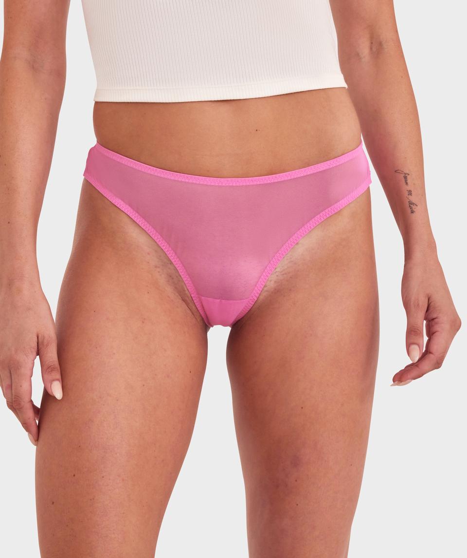 Charlie is wearing a 10B/C top and 10 bottom, with bust 90cm/35 1/2in, waist 66cm/26in, and hip 96cm/38in. She stands at 178cm/5'10in.