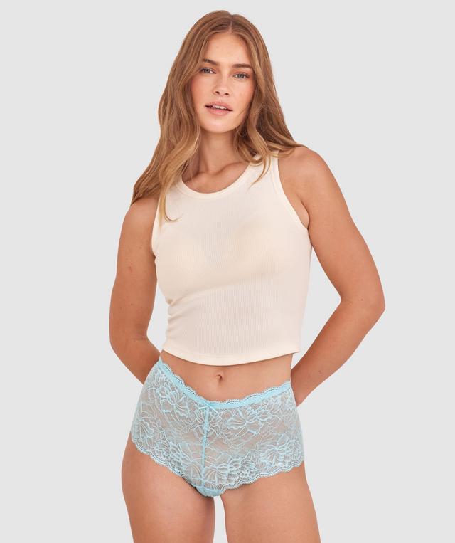 Sianie  wears a size 10 B/C bra and size 10 underwear. She is 175cm tall and has measurements of 85cm bust a 66cm waist and 93cm hips.