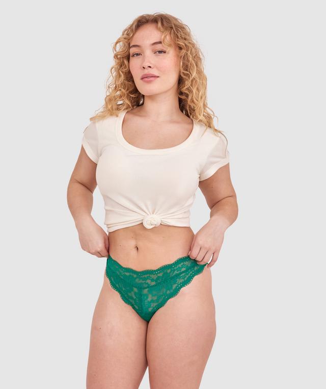 Tay G wears a size 12DD bra and size 12 underwear. She is 161cm tall and has measurements of 92cm bust a 71cm waist and 101cm hips.