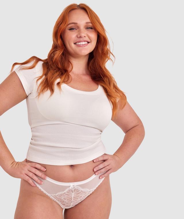 Brooke is wearing a 12DD/M top and 12/M bottom, with bust 97cm/40in, waist 81cm/31 1/2in, and hip 106cm/42 1/2in. She stands at 175cm/5'8in.