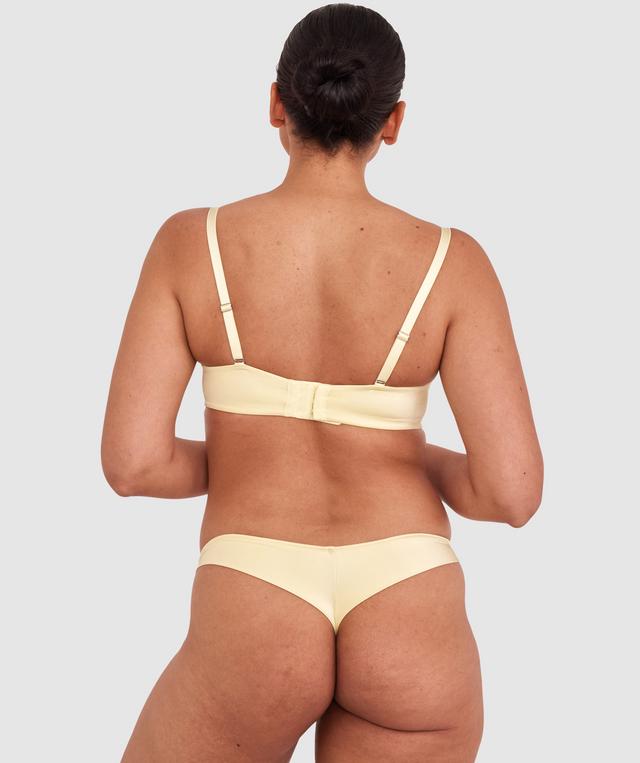 Terri-Leigh wears a size 12DD and size 12 underwear. She is a size 12 Is 177cm tall with a 98cm bust and 79cm waist and 79cm hips.