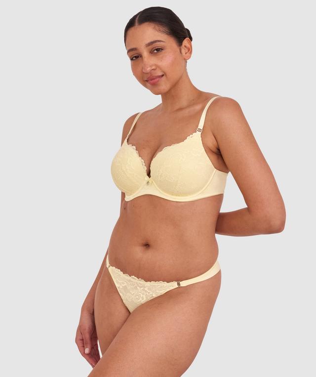 Terri-Leigh wears a size 12DD and size 12 underwear. She is a size 12 Is 177cm tall with a 98cm bust and 79cm waist and 79cm hips.