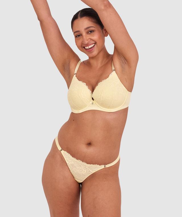Terri-Leigh wears a size 12DD and size 12 underwear. She is a size 12 Is 177cm tall with a 98cm bust and 79cm waist and 79cm hips.