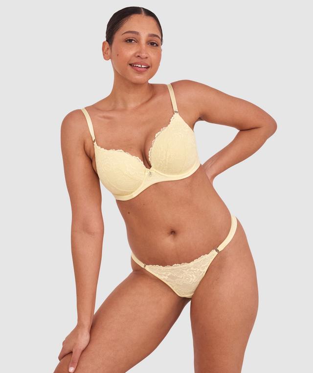 Terri-Leigh wears a size 12DD and size 12 underwear. She is a size 12 Is 177cm tall with a 98cm bust and 79cm waist and 79cm hips.