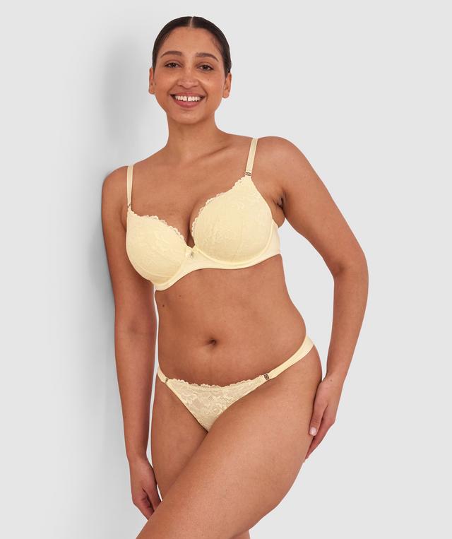 Terri-Leigh wears a size 12DD and size 12 underwear. She is a size 12 Is 177cm tall with a 98cm bust and 79cm waist and 79cm hips.