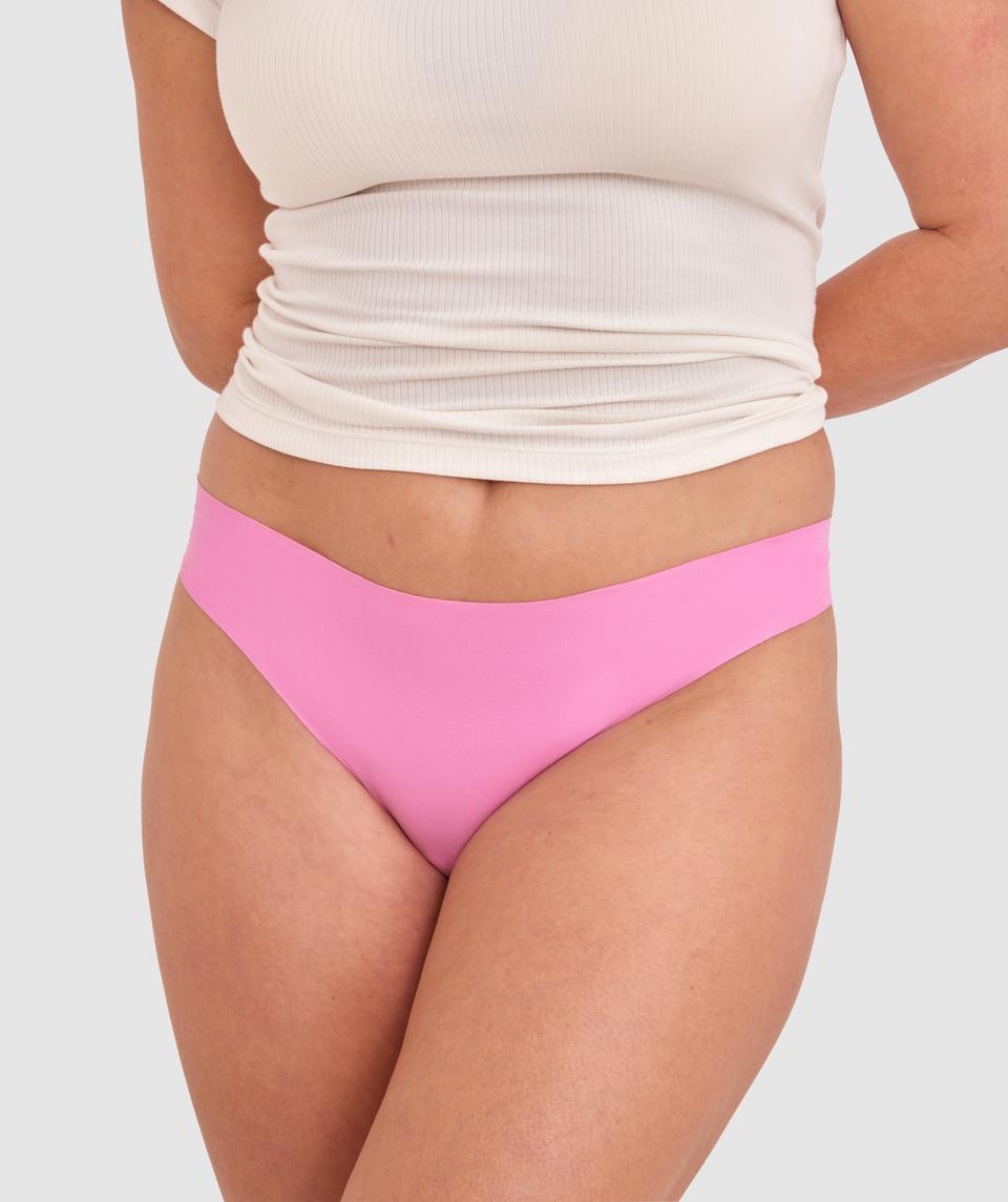 Paige is wearing a 12DD bra and 12 underwear, with bust 94cm/37in, waist 77cm/30in, and hip 101cm/40in. She stands at 170cm/5'7in.