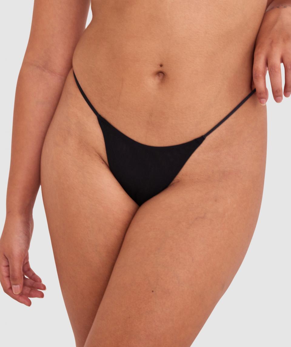 Sarah is wearing a 10B/C top and 10 bottom, with bust 85cm/33.5in, waist 66cm/26in, and hip 99cm/39in. She stands at 174cm/5'7in.