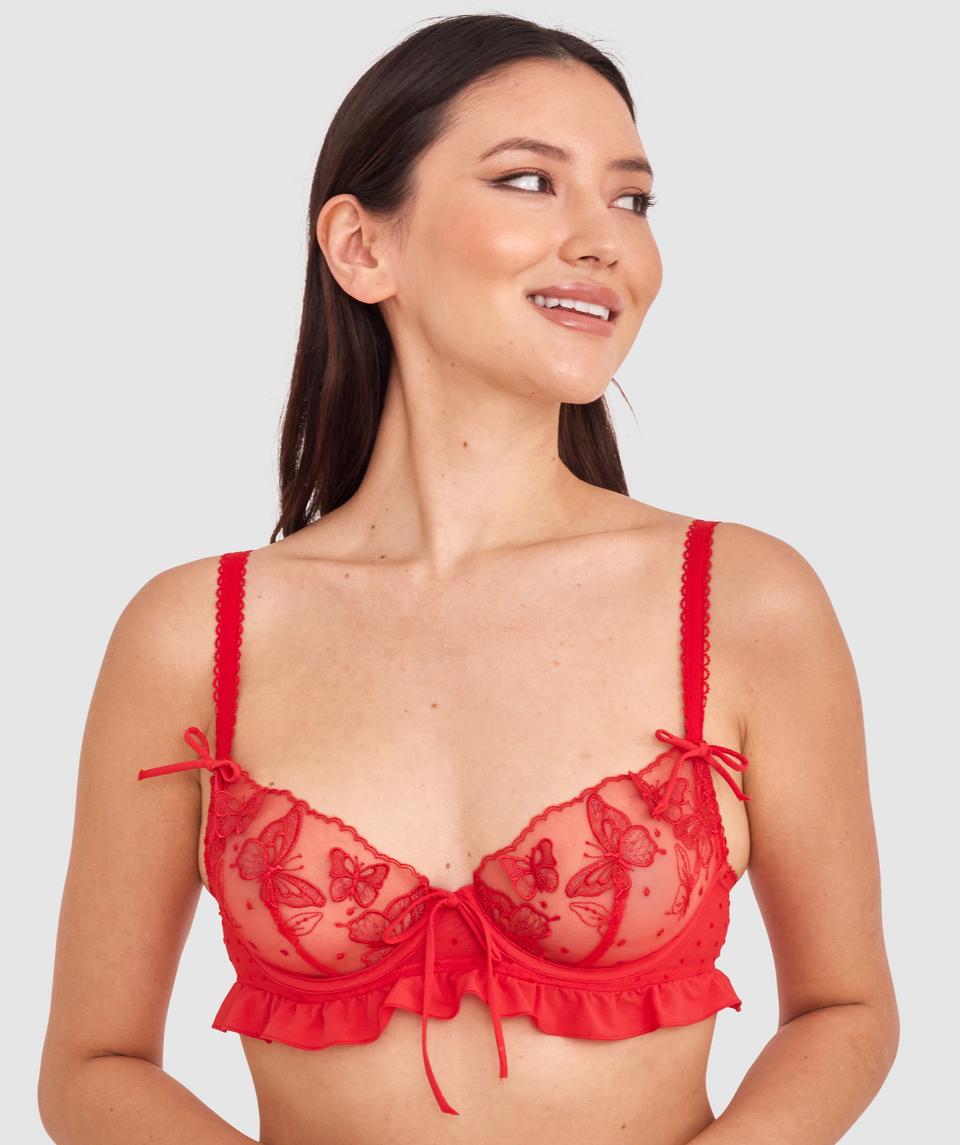 Farida is wearing a 10BC/S top and 10/S bottom, with bust 84cm/33in, waist 66cm/26in, and hip 91cm/36in. She stands at 173cm/5'8in.