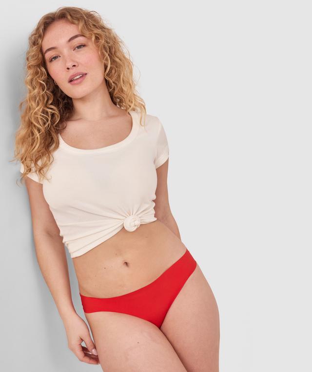 Tay G wears a size 12DD bra and size 12 underwear. She is 161cm tall and has measurements of 92cm bust a 71cm waist and 101cm hips.