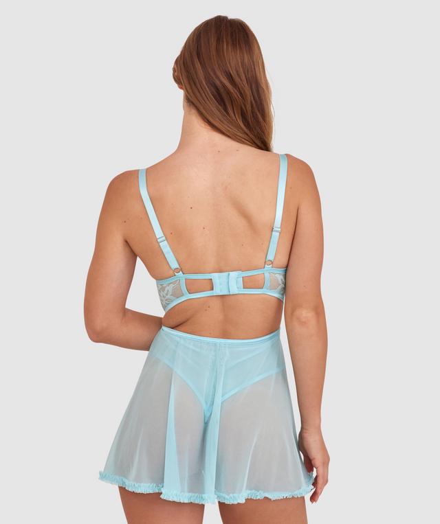 Sianie  wears a size 10 B/C bra and size 10 underwear. She is 175cm tall and has measurements of 85cm bust a 66cm waist and 93cm hips.
