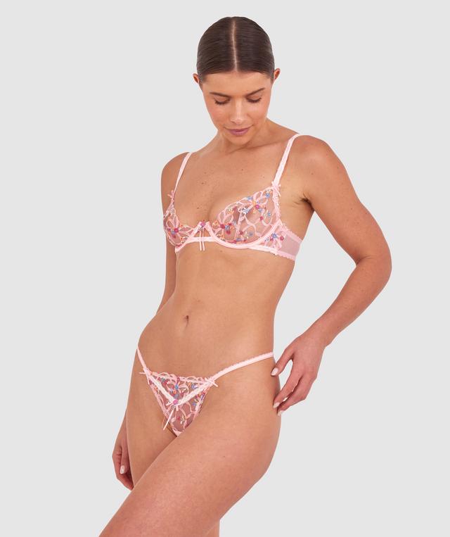 Kris wears a size 10C bra and size 10 underwear. She is 181cm tall and has measurements of 84cm bust a 66cm waist and 99cm hips.