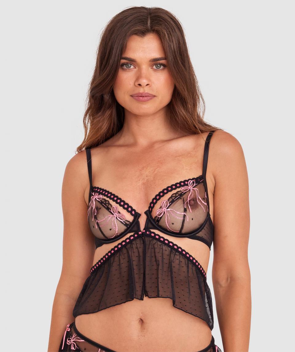 Jess P is wearing a 10B/C top and 10 bottom, with bust 86cm/34in, waist 68cm/26 1/2in, and hip 97cm/38in. She stands at 173cm/5'8in.