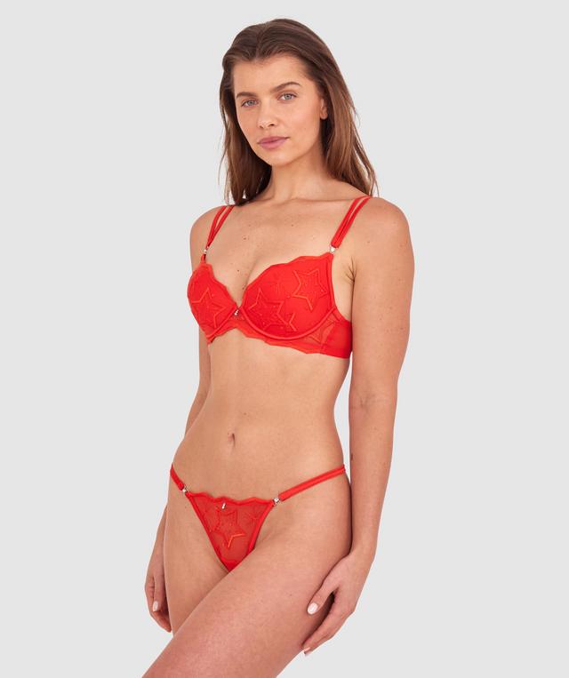Kris wears a size 10C bra and size 10 underwear. She is 181cm tall and has measurements of 84cm bust a 66cm waist and 99cm hips.