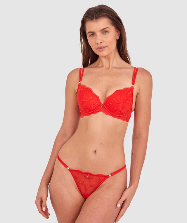 Kris wears a size 10C bra and size 10 underwear. She is 181cm tall and has measurements of 84cm bust a 66cm waist and 99cm hips.