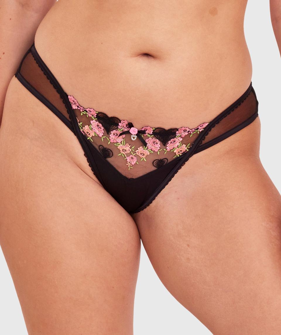 Jasmine is wearing a 12DD bra and size 12 underwear, with bust 96cm/38in, waist 77cm/30.5in, and hip 111cm/43.5in. She stands at 175cm/5'9in.
