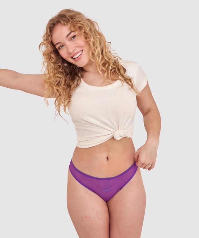 Tay G wears a size 12DD bra and size 12 underwear. She is 161cm tall and has measurements of 92cm bust a 71cm waist and 101cm hips.
