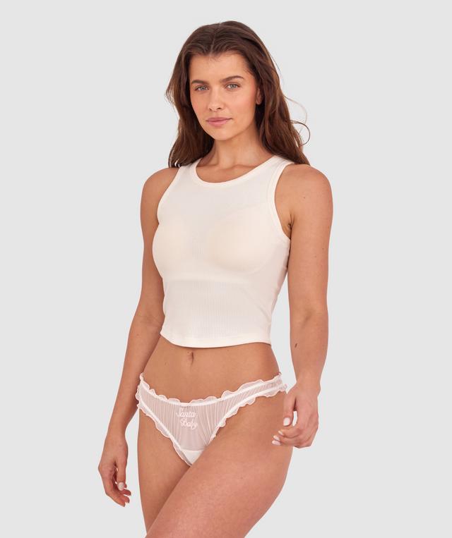 Kris wears a size 10C bra and size 10 underwear. She is 181cm tall and has measurements of 84cm bust a 66cm waist and 99cm hips.