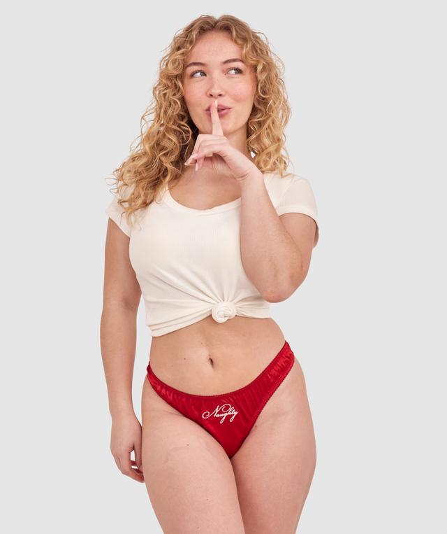 Tay G wears a size 12DD bra and size 12 underwear. She is 161cm tall and has measurements of 92cm bust a 71cm waist and 101cm hips.