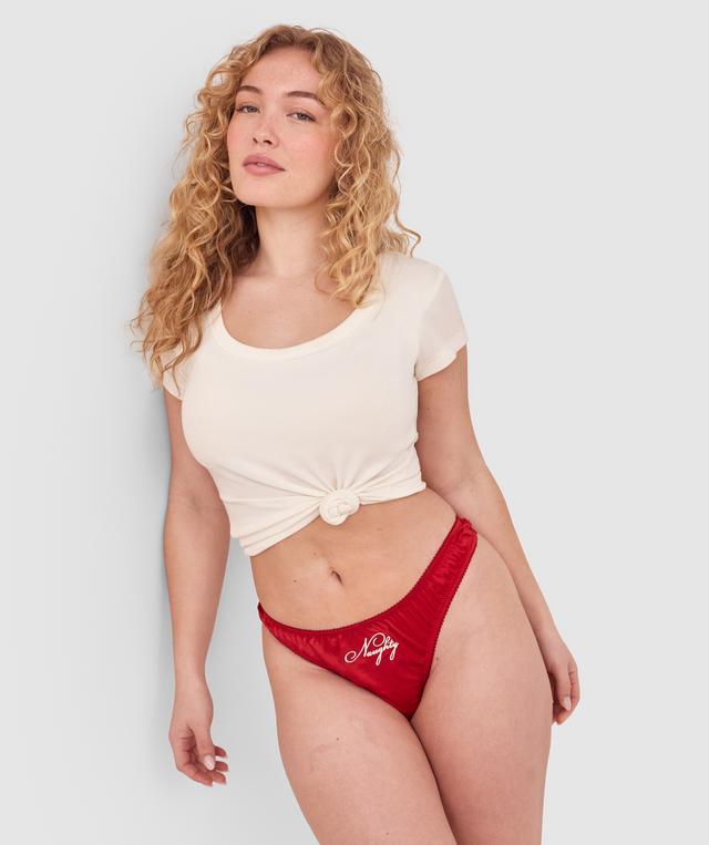 Tay G wears a size 12DD bra and size 12 underwear. She is 161cm tall and has measurements of 92cm bust a 71cm waist and 101cm hips.