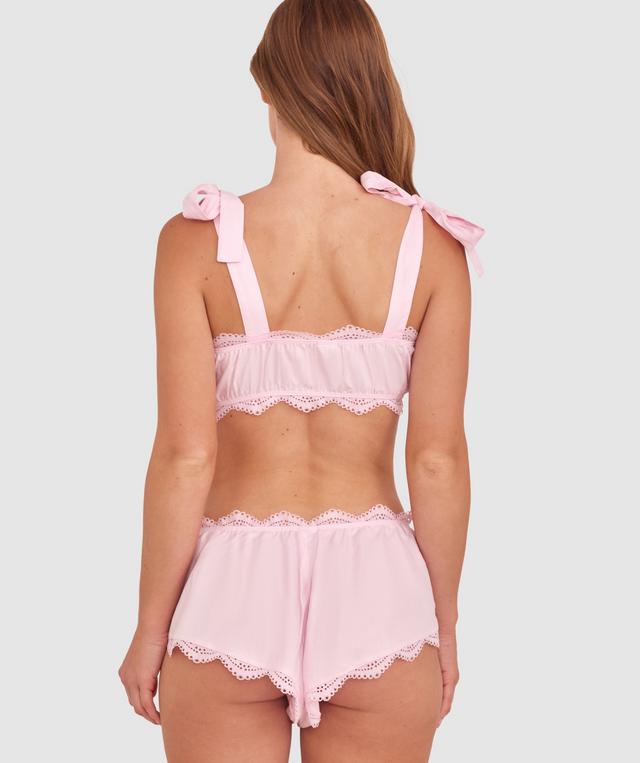 Sianie  wears a size 10 B/C bra and size 10 underwear. She is 175cm tall and has measurements of 85cm bust a 66cm waist and 93cm hips.