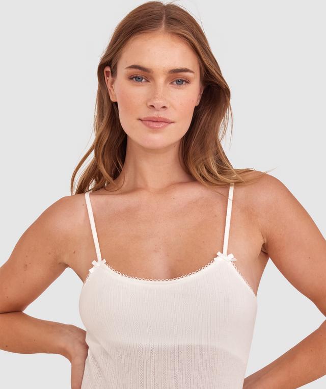 Sianie wears a size 10 B/C bra and size 10 underwear. She is 175cm tall and has measurements of 85cm bust a 66cm waist and 93cm hips.
