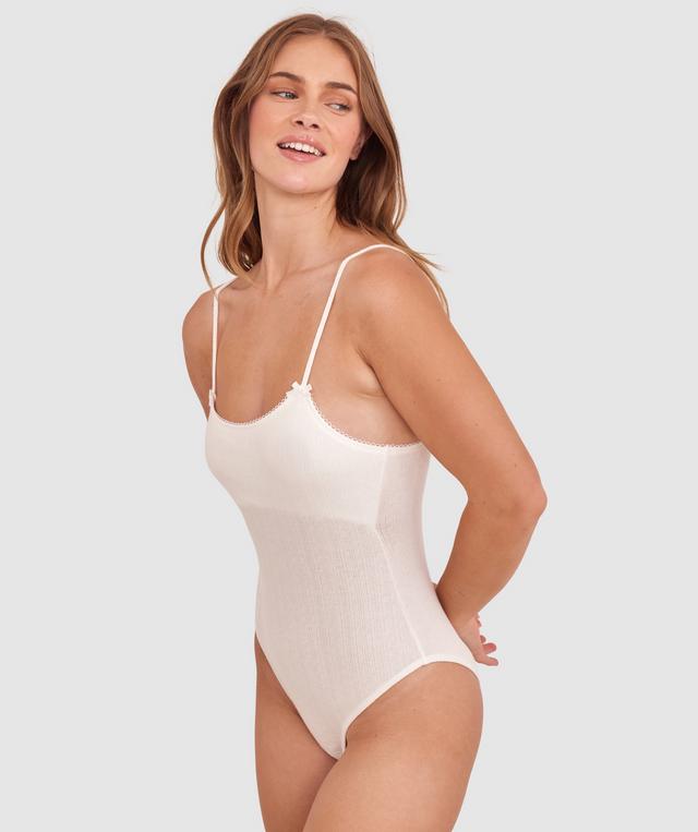 Sianie wears a size 10 B/C bra and size 10 underwear. She is 175cm tall and has measurements of 85cm bust a 66cm waist and 93cm hips.